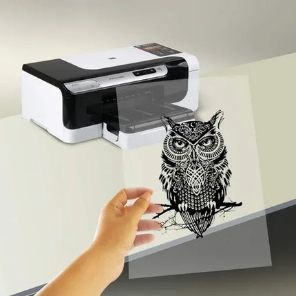  El "Papel Acetato Transparente PET Film A4" es una opción versátil para proyectos que requieren transparencia y resistencia. Este paquete incluye 50 hojas de acetato de tamaño A4 (210 x 297 mm).